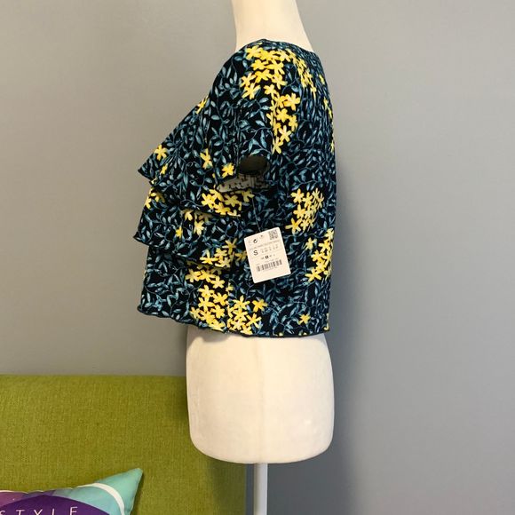 Zara Tops Zara Blue Floral Ruffle Crop Top New Poshmark